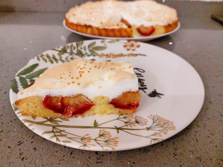 Plum pie with meringue