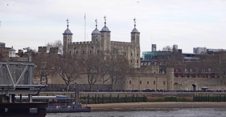 How to attend Ceremony of the Keys at the Tower