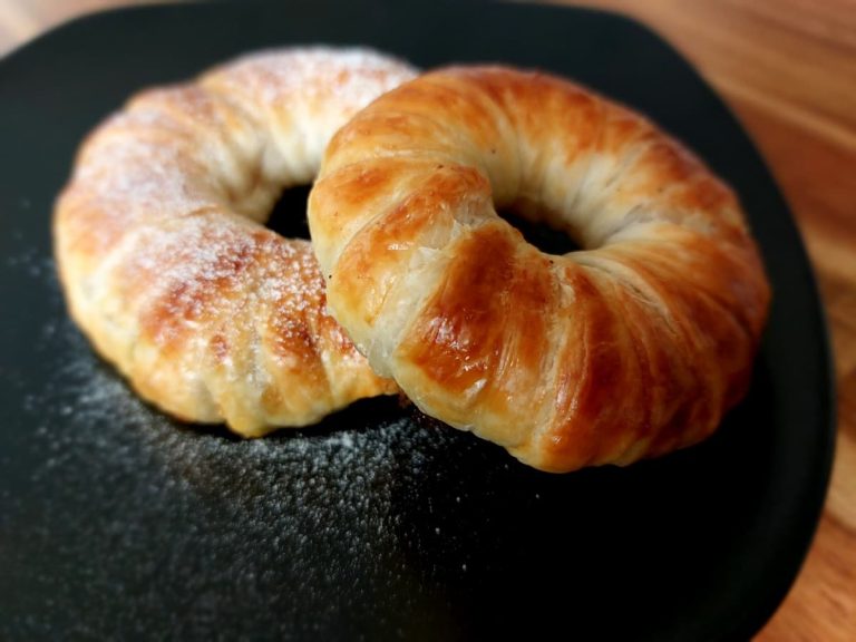 Кольца яблок в слоеном тесте
