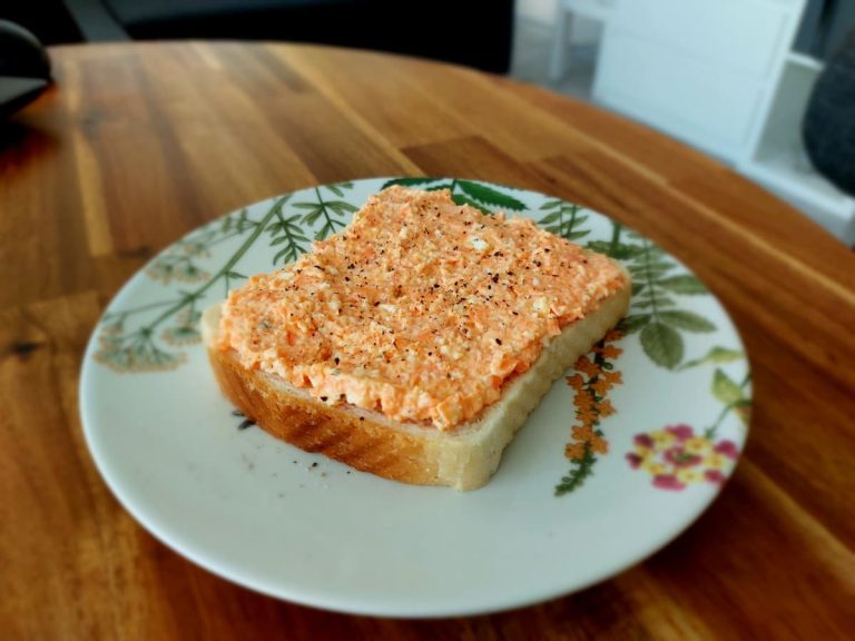 Паста из сыра и моркови
