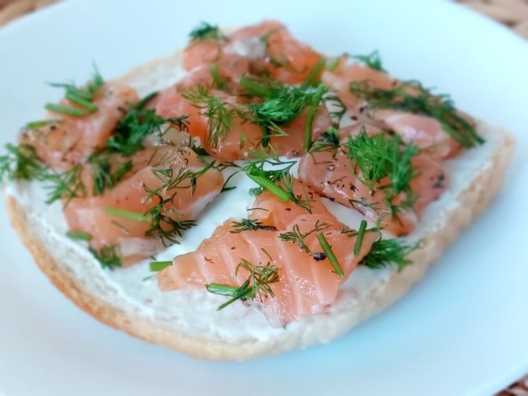 Salted salmon Gravlax