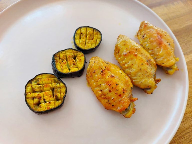 Baked chicken wings and eggplant