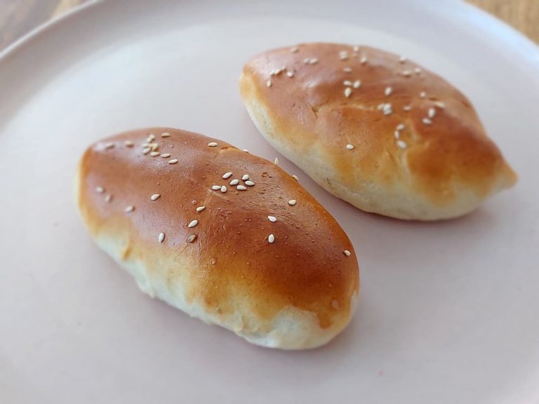 Pies with green onions