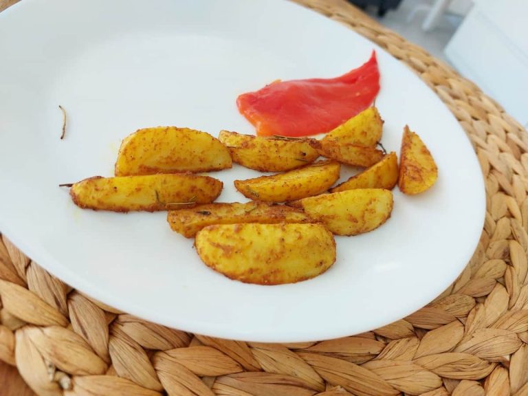 Baked curry potatoes