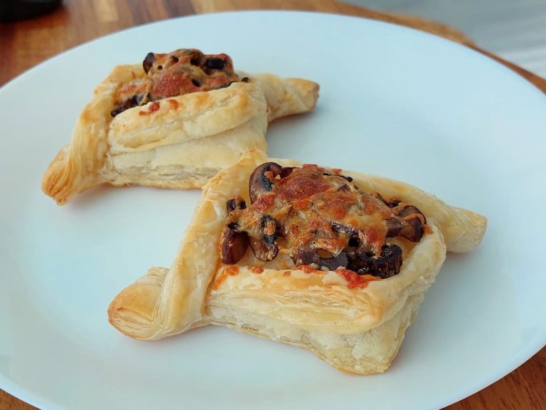 Mushroom puff pastry pies