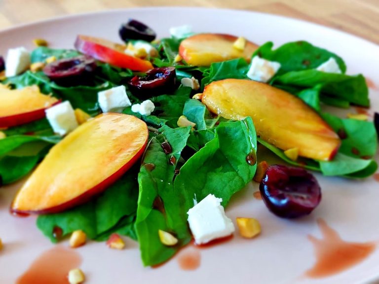 Arugula cherry feta salad