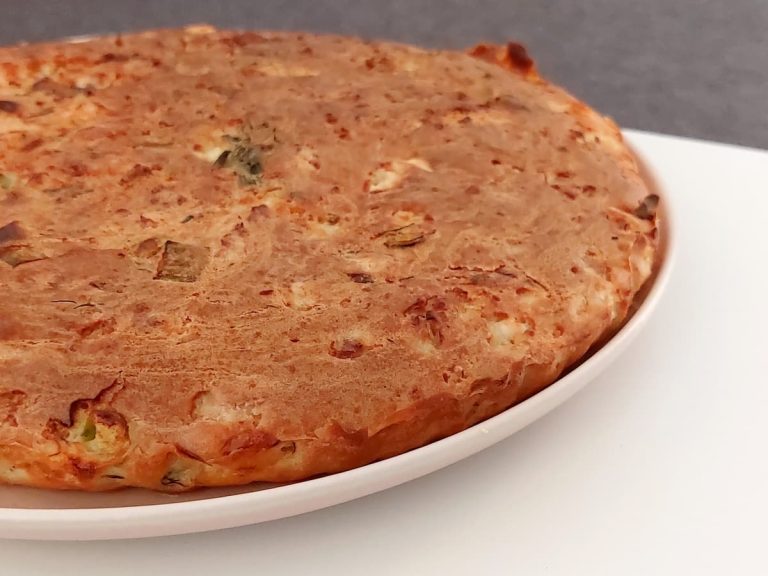 Jellied pie with minced meat