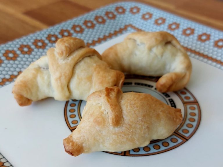 Mini croissants with olives