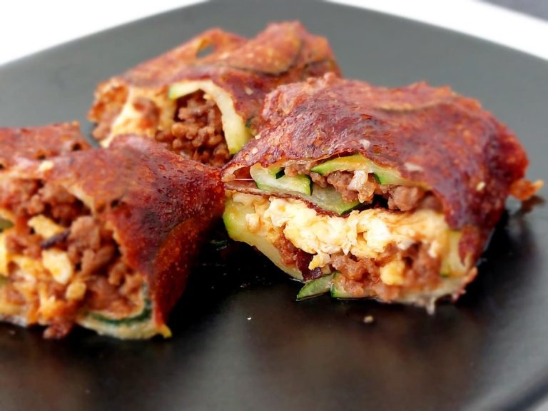 Zucchini rolls with minced meat