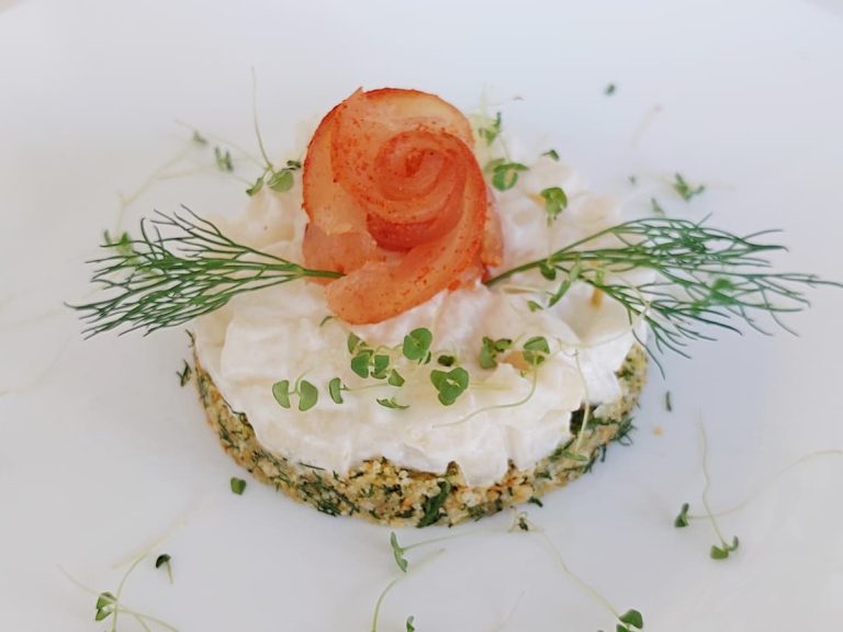 Грушевый чизкейк с вяленой курицей