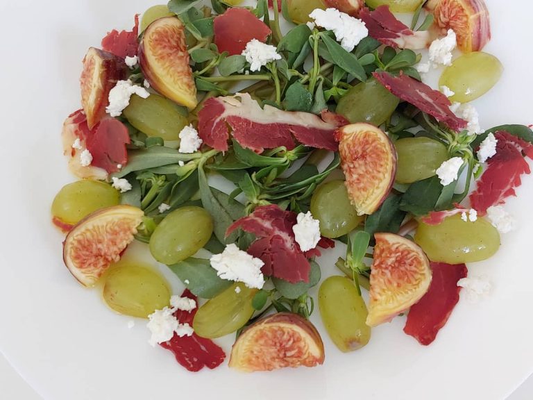 Салат с инжиром и хамоном