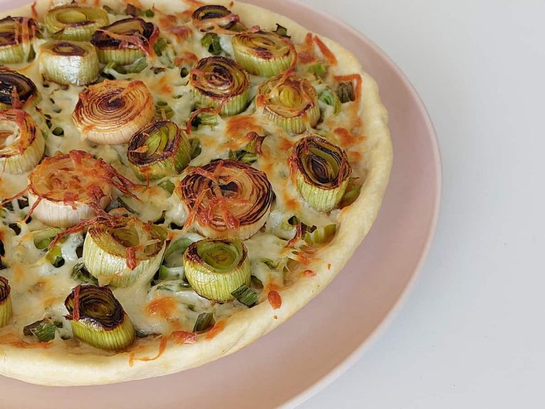 Киш с луком-пореем