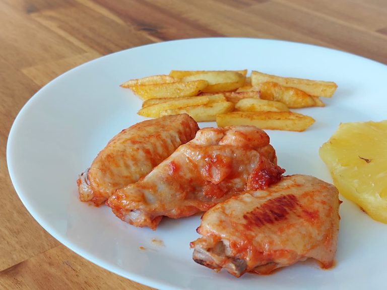 Крылышки в кисло-сладком соусе с ананасом