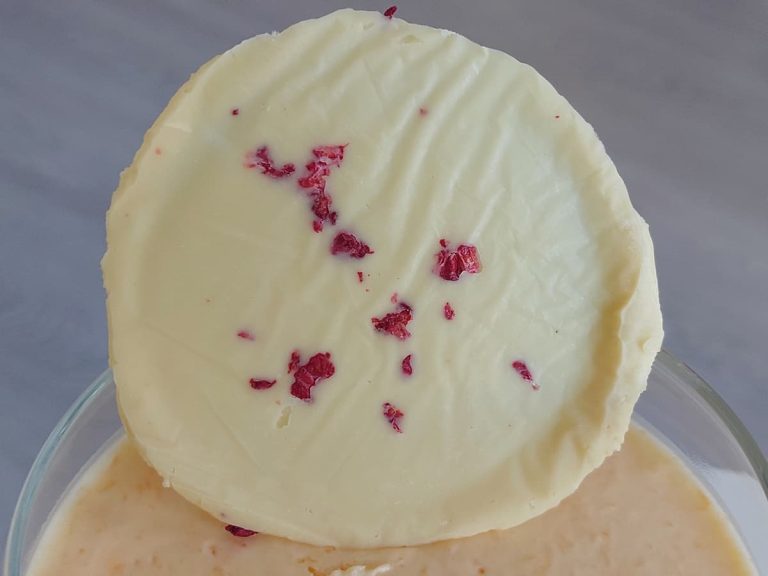 Украшение из белого шоколада