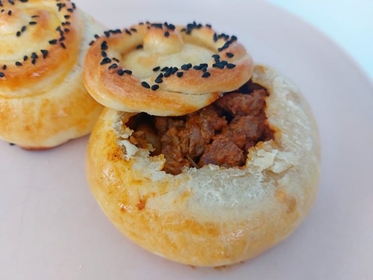 Мини пироги с тушеной говядиной