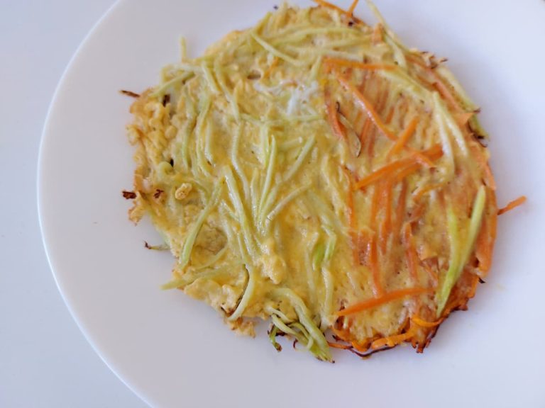 Омлет с цуккини и морковью