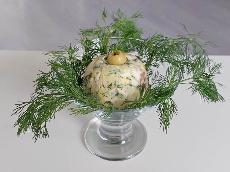 Рождественский салат Елочные шары