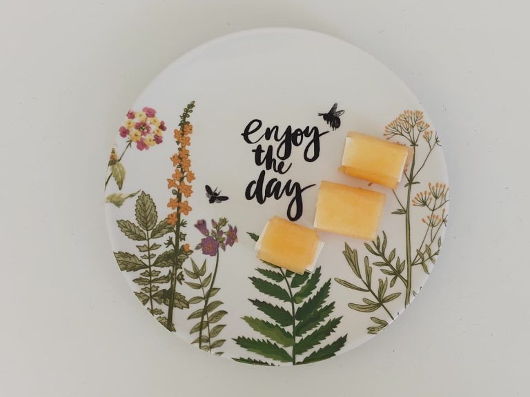 Рулеты из дыни и феты