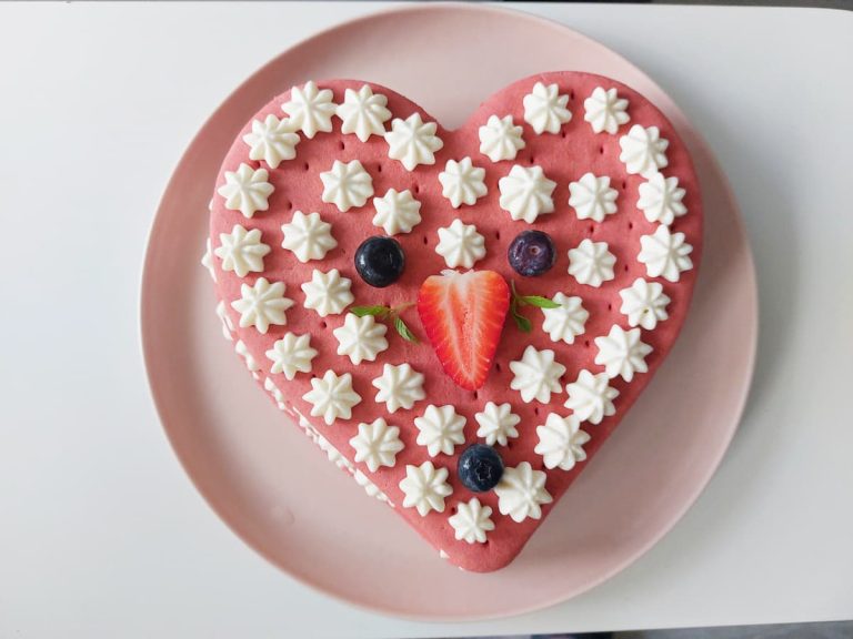 Торт в форме сердечка