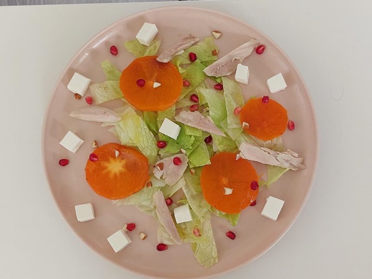 Салат с хурмой