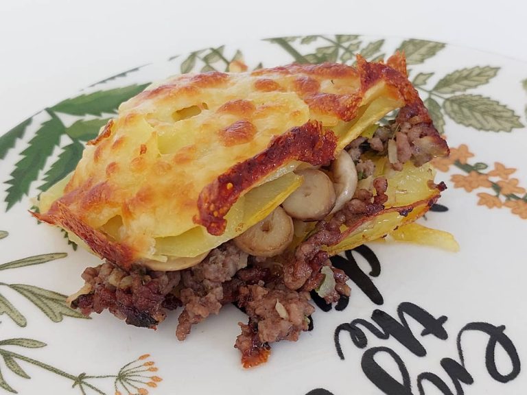 Запеканка из картофеля с грибами и фаршем