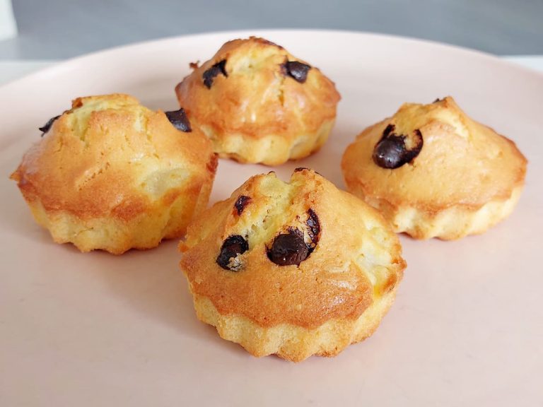 Маффины с грушей, шоколадом и кешью