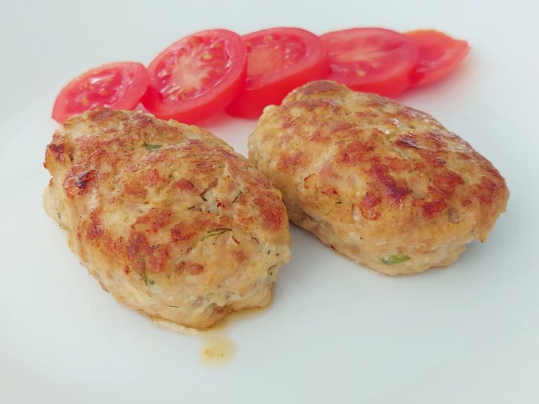 Куриные котлеты с пряным маслом