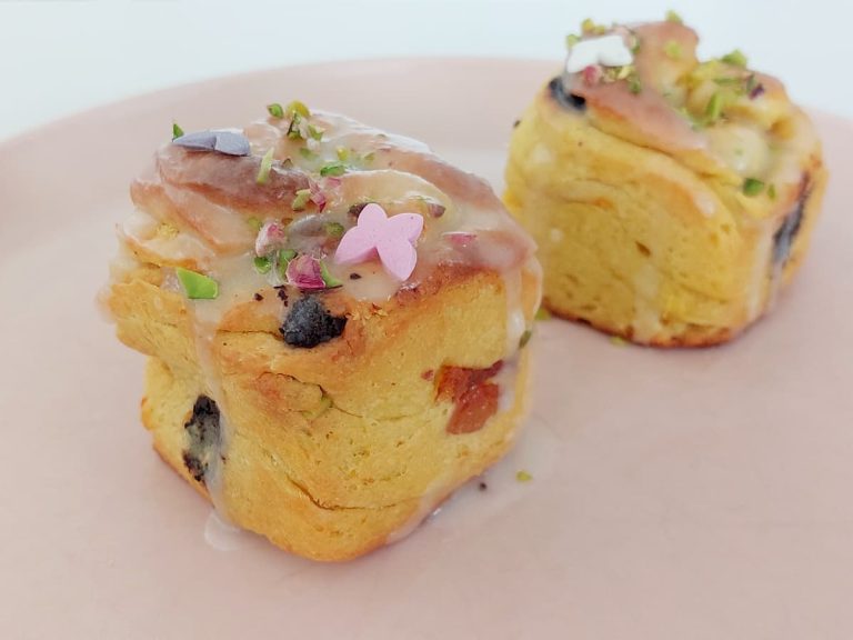 Кулич Краффин с фисташками