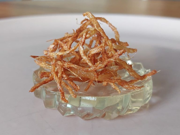 Желе из вина и жареный имбирь