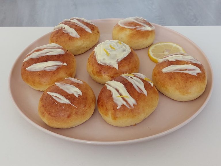 Бриоши с лимонной глазурью