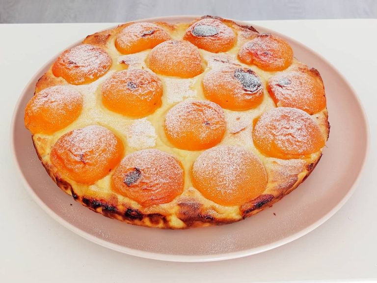 Творожный пирог с абрикосами