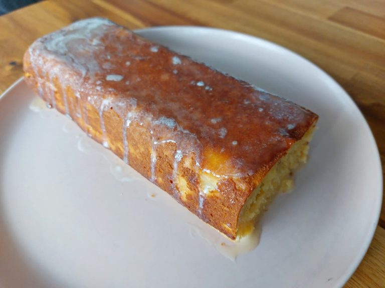 Влажный лимонный кекс