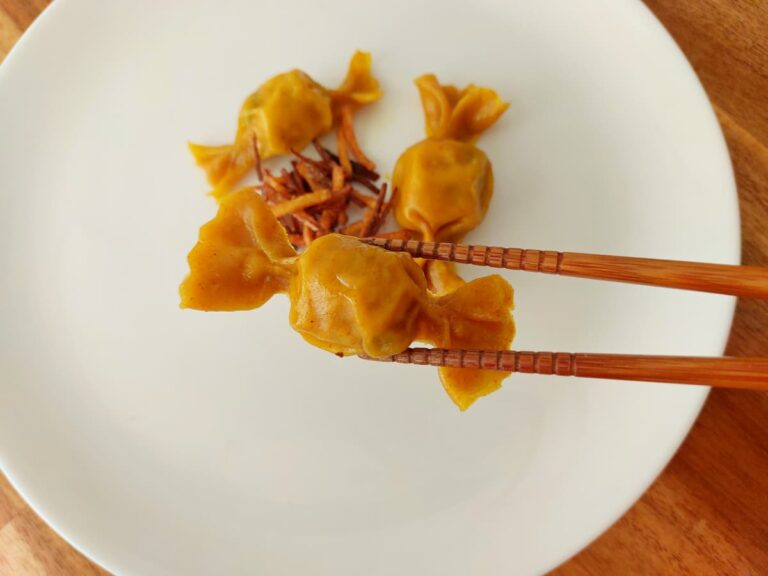 Дамплинги с куриным фаршем в форме конфет