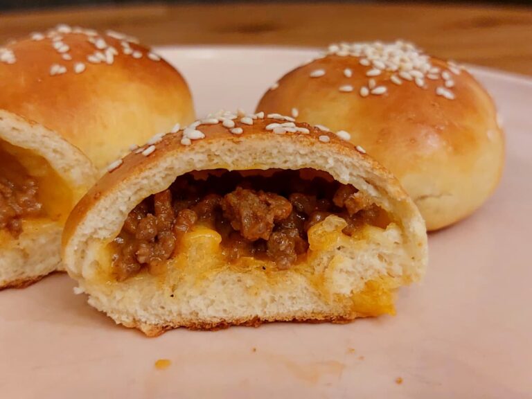 Булочки с начинкой чизбургер в духовке