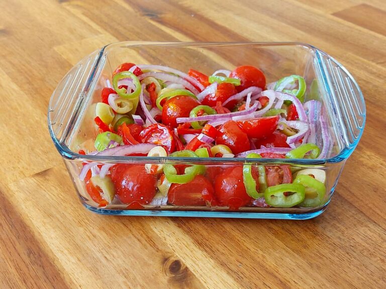 Маринованные помидоры быстрого приготовления с луком и перцем